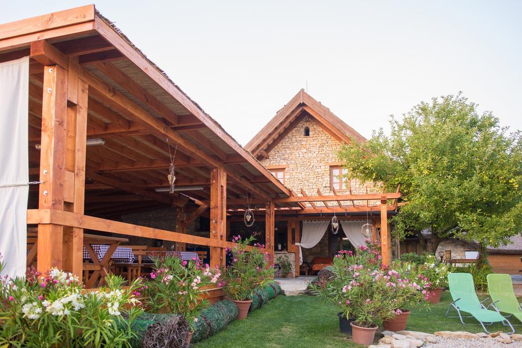 Juhfark Fogado Es Borhaz Bed & Breakfast Balatoncsicso Eksteriør bilde
