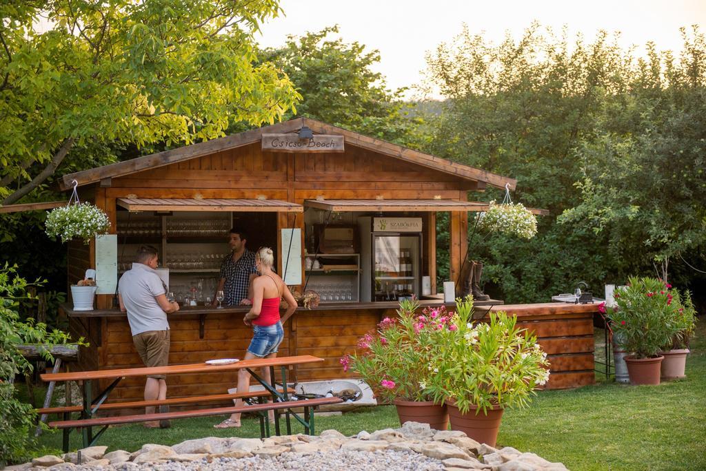 Juhfark Fogado Es Borhaz Bed & Breakfast Balatoncsicso Eksteriør bilde