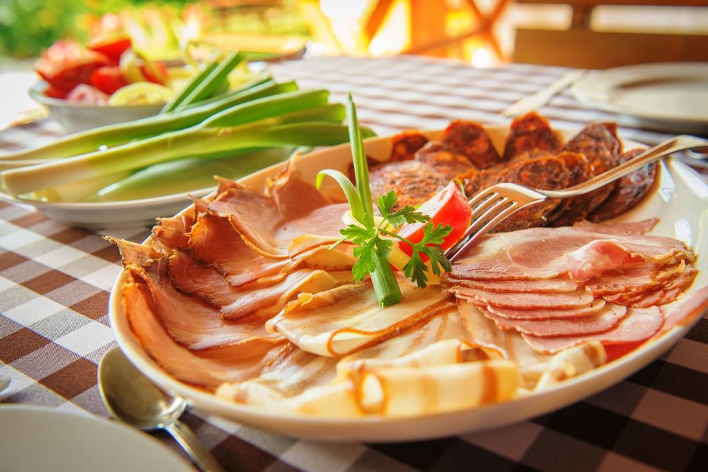 Juhfark Fogado Es Borhaz Bed & Breakfast Balatoncsicso Eksteriør bilde