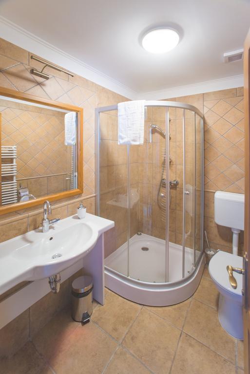 Juhfark Fogado Es Borhaz Bed & Breakfast Balatoncsicso Eksteriør bilde
