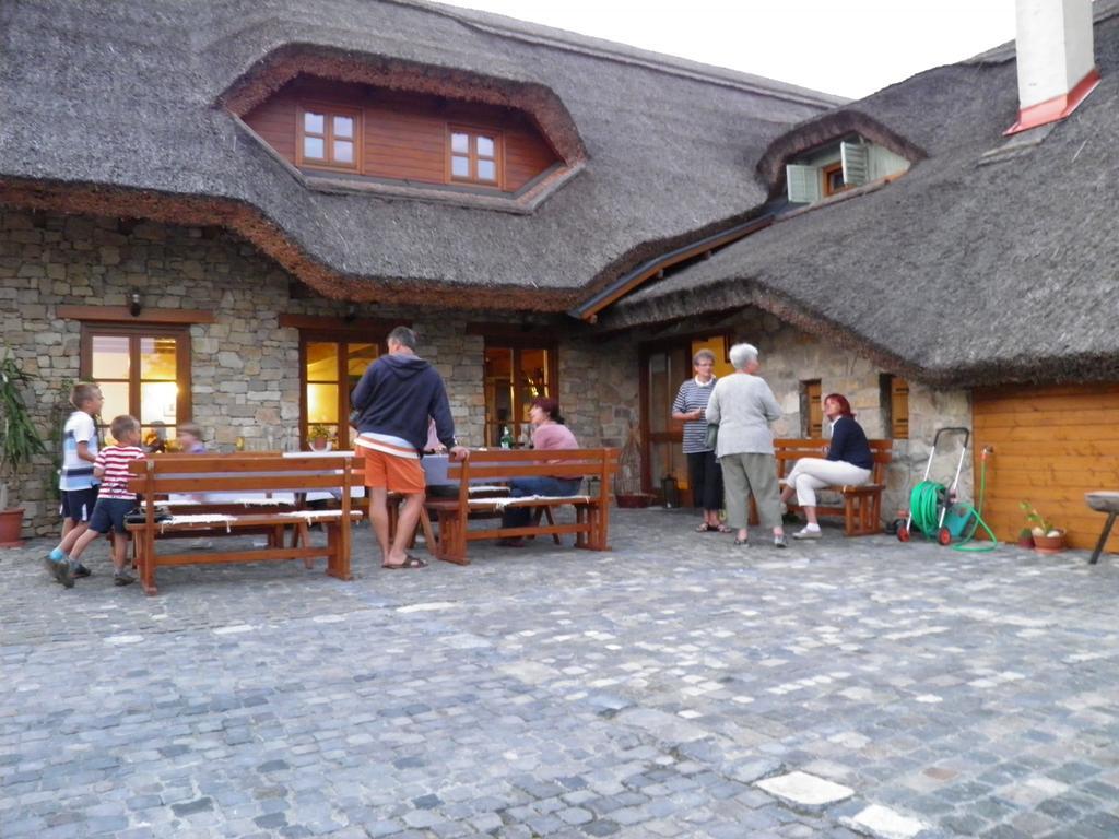 Juhfark Fogado Es Borhaz Bed & Breakfast Balatoncsicso Eksteriør bilde