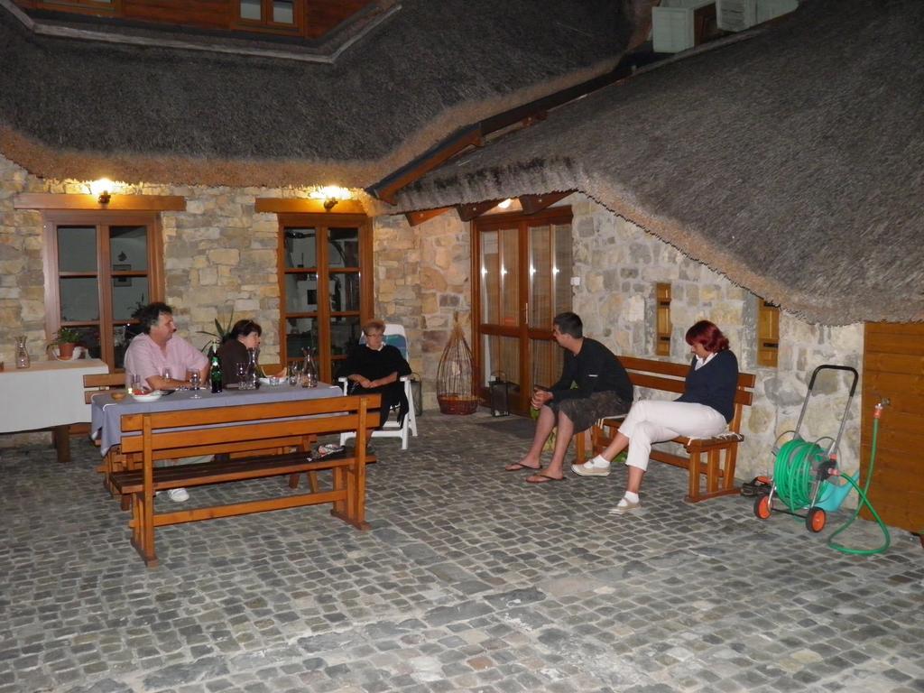 Juhfark Fogado Es Borhaz Bed & Breakfast Balatoncsicso Eksteriør bilde